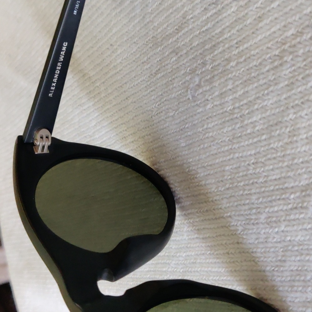 Sunglasses - Picture 3 of 4